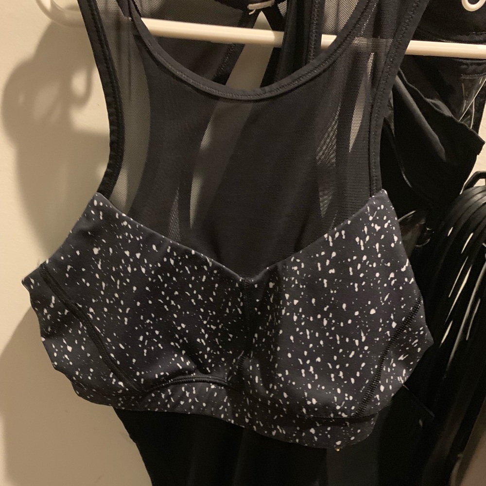 Lululemon tank.